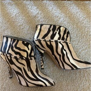 Nine West tan zebra bootie